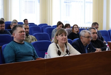 Для невідкладного вирішення питань спрямування коштів на потреби ЗСУ депутати зібралися на позачергову сесію