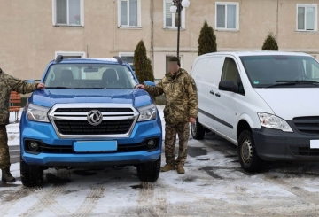 Дві автівки відправили  для виконання бойових  завдань на передову