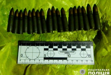 Житель Звягельщини добровільно видав поліцейським вибухові речовини та патрони