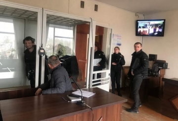 Суд обрав запобіжний захід чоловіку, який вчинив розбій на заправці