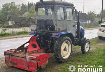 На тракторі — з підробленим посвідченням