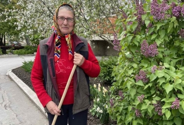 Переможниця конкурсу «Найкращий двірник Звягеля-2024» отримає 5 тисяч гривень