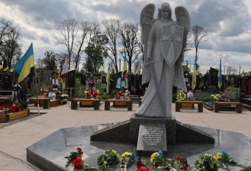 Відлуння небесної захисної сили: скульптура Архангела Михаїла  полеглим Героям Звягеля