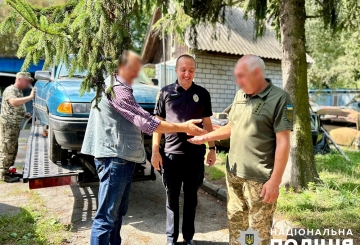 За сприяння звягельської поліції військовим передали автомобіль