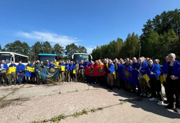 «Коси стають дибки від жахіть, що відбуваються в полоні». Із російського полону повернули строковиків зі Звягеля