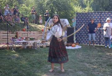 Шаблі як мистецтво: чорноброва звягелянка підкорює тік-ток