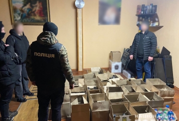 У Житомирі поліція припинила діяльність підпільного «цеху» з виготовлення алкоголю