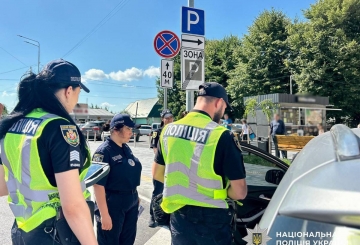 У Звягелі поліцейські й ветерани перевірили дотримання правил паркування на місцях для людей з інвалідністю
