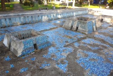 Ціна безпеки — 200 тисяч гривень: питання про демонтаж аварійного фонтану зняли з сесії