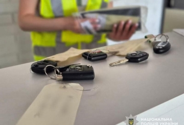 Звягельські поліцейські застерігають про шахрайську схему з купівлею авто онлайн