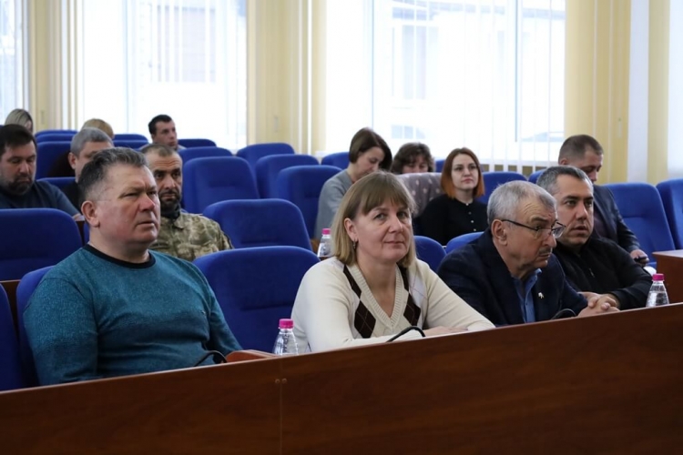 Для невідкладного вирішення питань спрямування коштів на потреби ЗСУ депутати зібралися на позачергову сесію