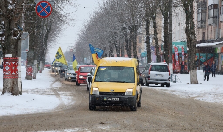 Жіночий автопробіг «Поверніть українські серця»