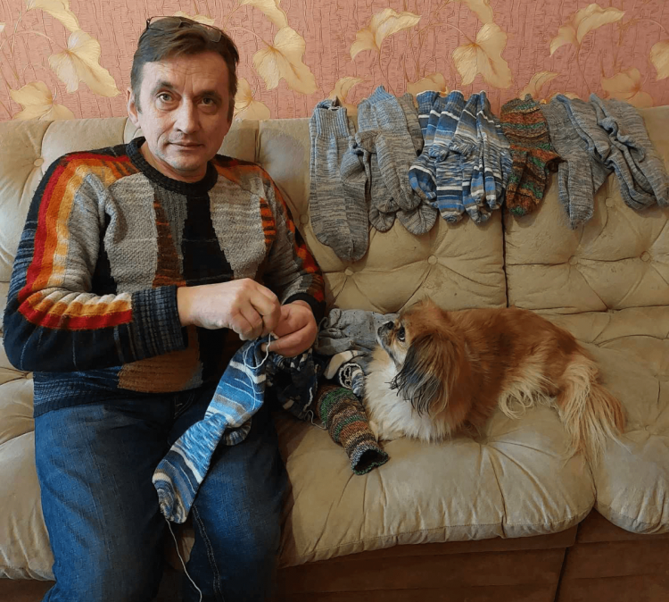 «В’яжу шкарпетки для ЗСУ, щоб у хлопців ноги були в теплі»