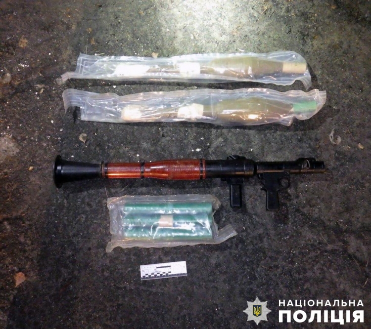Вилучили зброю та боєприпаси у сімейного дебошира