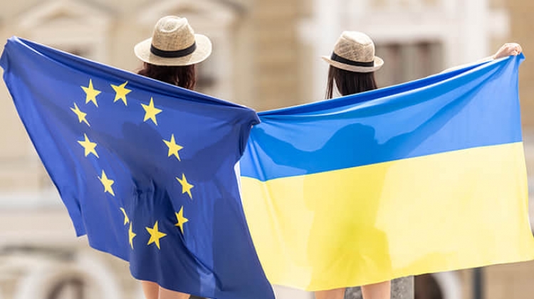 Віримо у Перемогу  та підтримуємо вступ до ЄС:  які настрої українців після двох  років повномасштабної війни