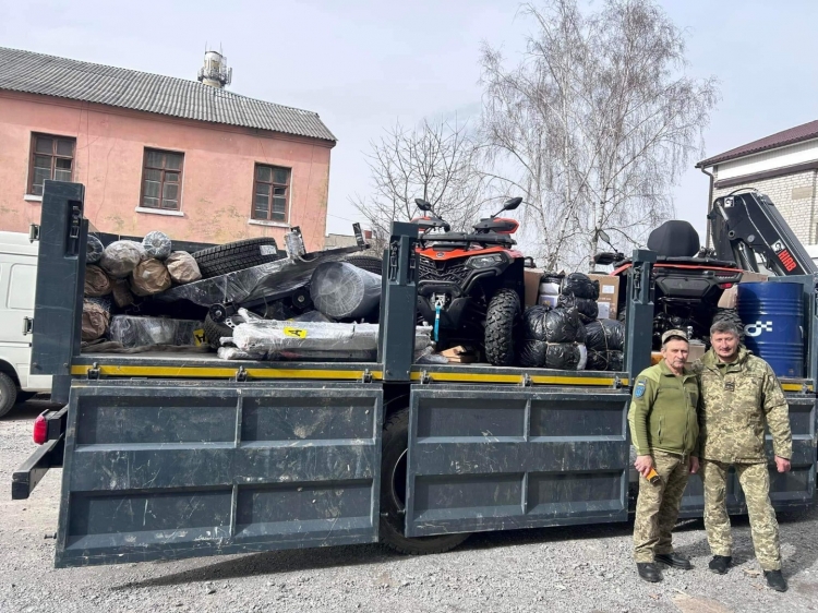 Завезли допомогу захисникам у зону бойових дій
