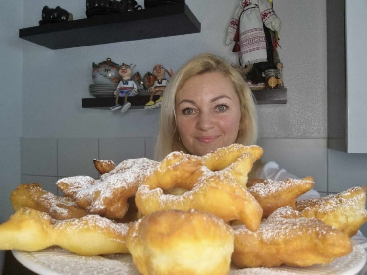 Звягелянка в ютубі розповідає світу рецепти української кухні