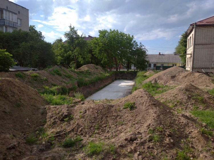 Чому зволікають із будівництвом укриттів для трьох Звягельських гімназій?