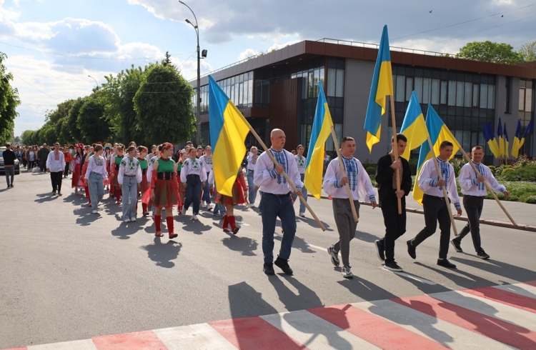 Вишиваємо Перемогу: День вишиванки у Звягелі