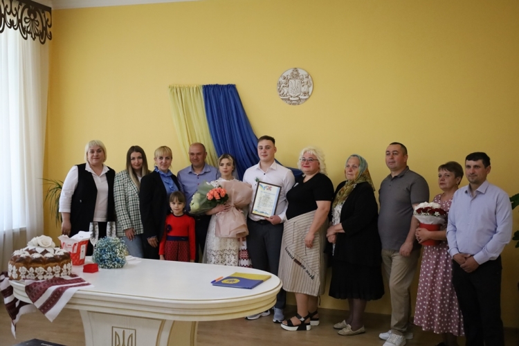 У Міжнародний день сім’ї привітали новостворену родину