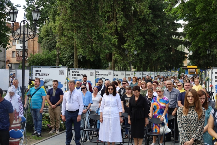 Слізна панахида: на Алеї пам’яті знову закарбували імена полеглих Воїнів-земляків