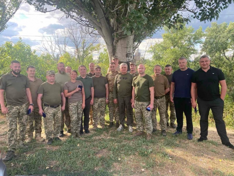 Микола Боровець та депутати міської ради відвідали Воїнів-Захисників, які ведуть оборону на східному напрямку