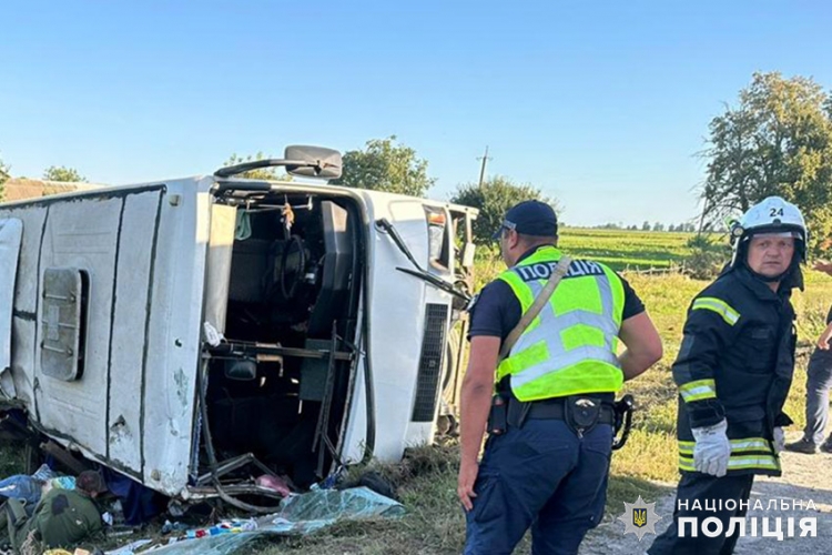 Автобус із дітьми з Житомирщини потрапив у ДТП: двоє загиблих