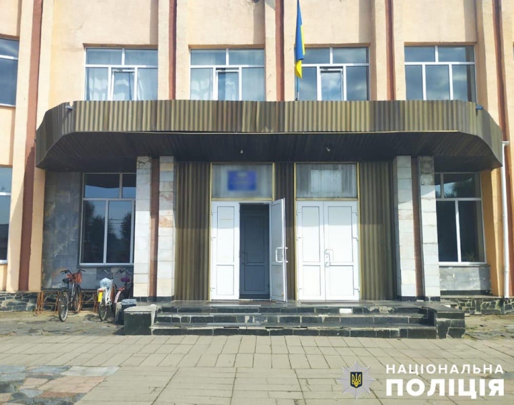 Обікрали… будинок культури
