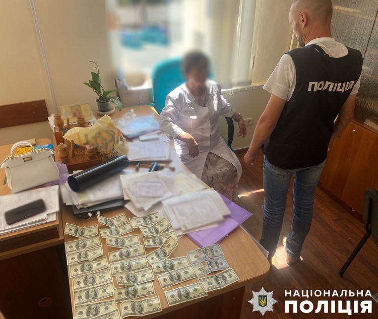 Вимагала «винагороду» за оформлення інвалідності