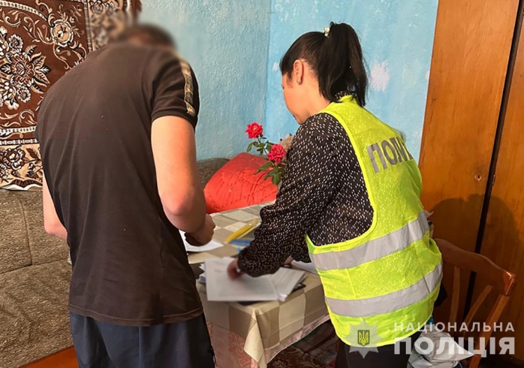Житель Вінниччини збував фальшиву валюту у Звягелі