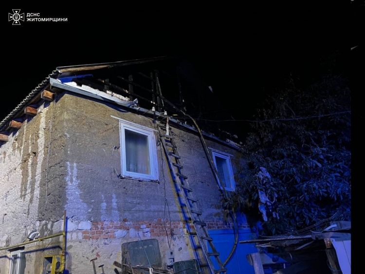В Олександрівці три години гасили пожежу в житловому будинку