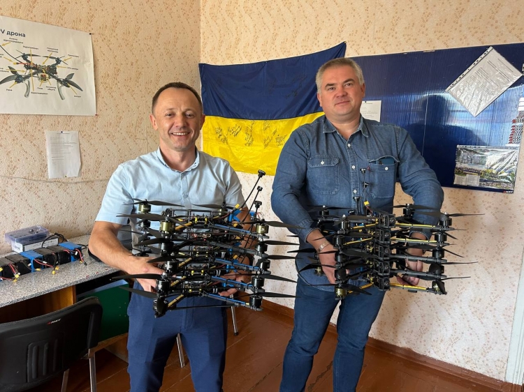 Звягельські підприємці Микола Андрущенко й Олександр Диба передали військовим FPV-дрони