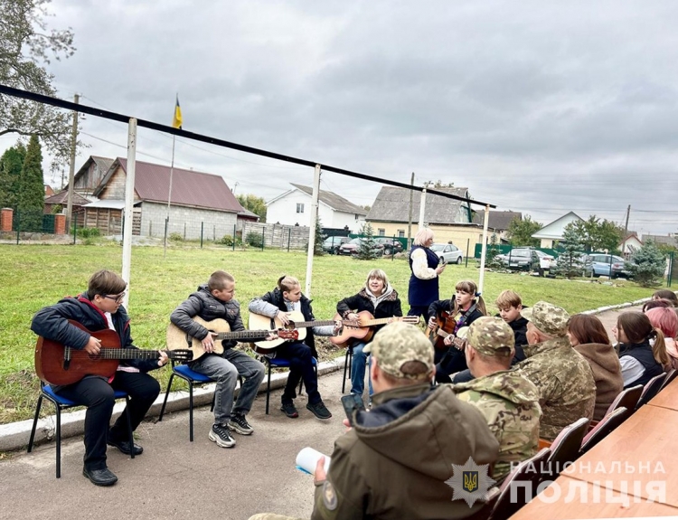 «Голос вдячності»: у Звягелі поліцейські долучилися до патріотичного заходу