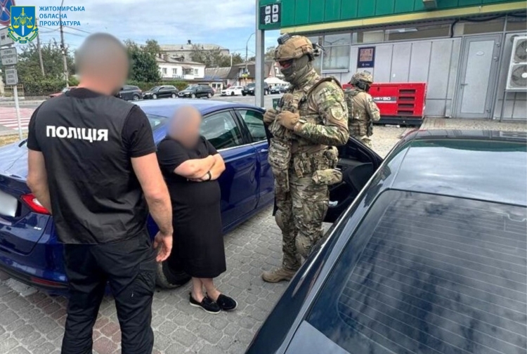 Викрили жительку Звягеля, яка за 6 тис. доларів «одружувала» ухилянтів для перетину кордону