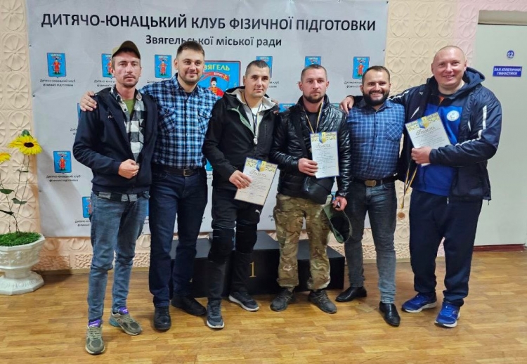 До участі в змаганнях із багатоповторного жиму лежачи долучилися ветерани війни