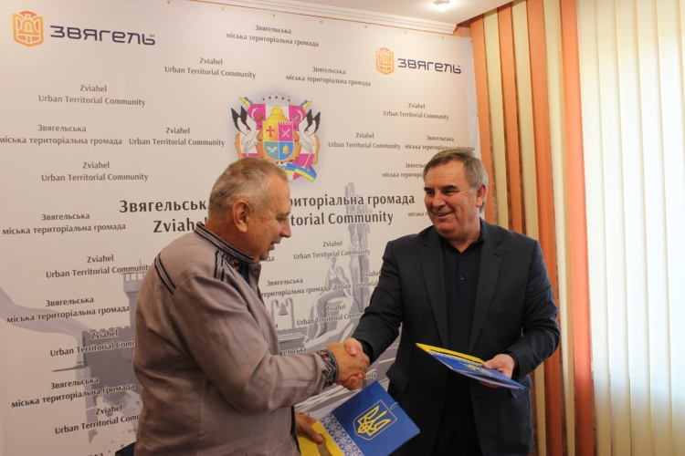 Міський голова підписав договір про співробітництво між Миргородською та Звягельською громадами