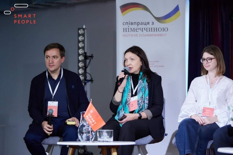 Звягель — на саміті Smart People: Співпраця бізнесу та місцевого  самоврядування задля розвитку громад