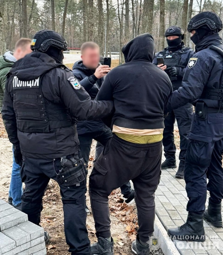 Привласнив волонтерські гроші, видаючи себе за військового ЗСУ