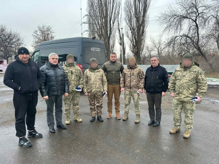 Від імені Звягельської громади міський голова та депутати привітали воїнів 30-ї ОМБр із Днем Збройних Сил України та передали допомогу