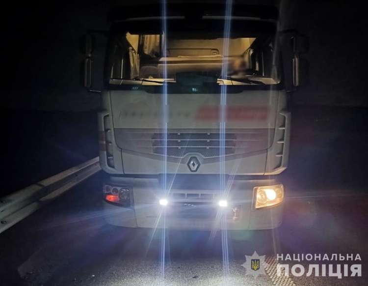 Поблизу Наталівки під колеса вантажівки потрапив пішохід