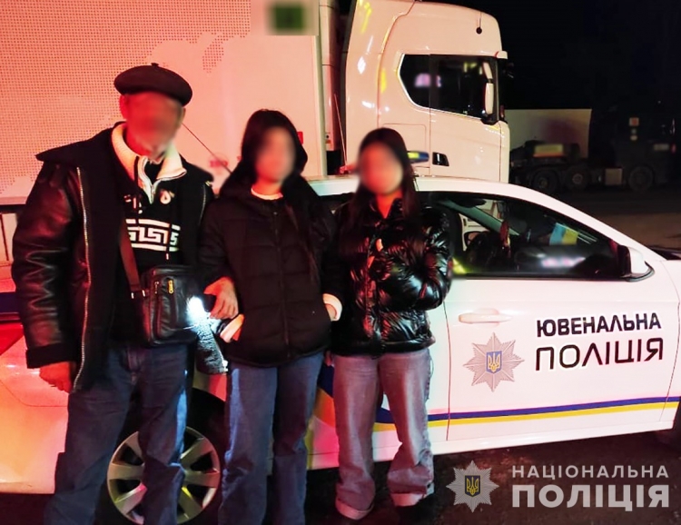 Поліція Житомирщини повернула додому двох неповнолітніх дівчат, які намагалися втекти за кордон