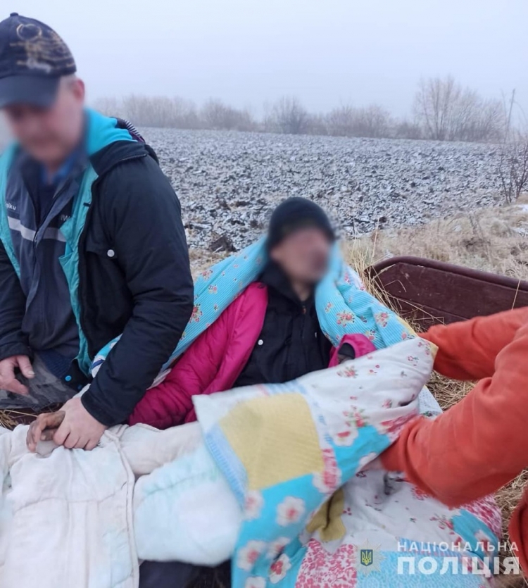 На Звягельщині поліцейські та небайдужі громадяни врятували хлопця з інвалідністю