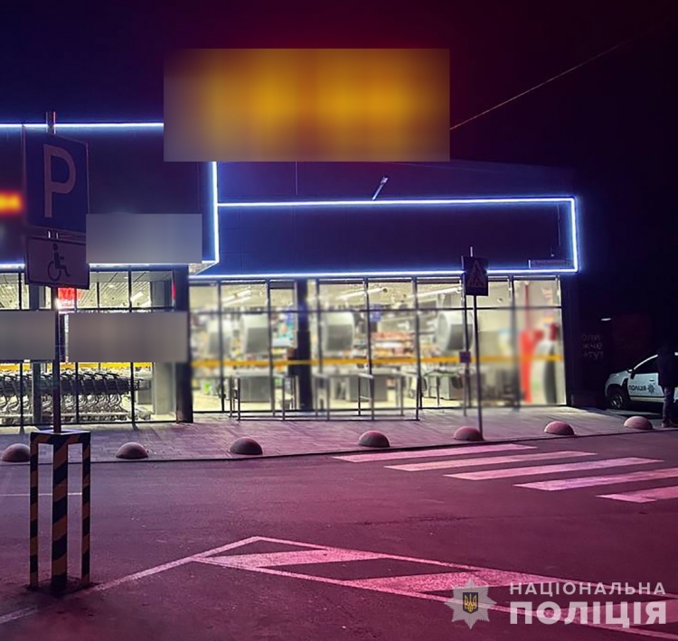 Порізав ножем людину в житомирському супермаркеті: поліцейські затримали причетного