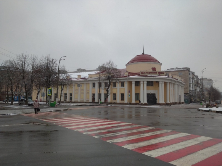 Уже — не «Молодіжний центр»