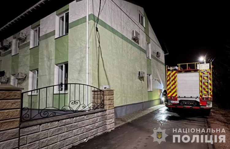 Поліцейські встановлюють причетних до підпалу адміністративного приміщення у Станишівській громаді