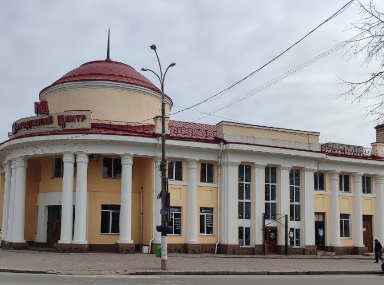 У міській раді визначили назви-фіналісти будівлі колишнього Молодіжного центру — закликають до голосування
