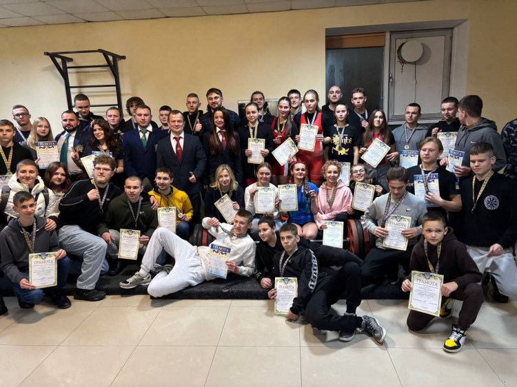 Звягеляни успішно виступили на чемпіонаті області з пауерліфтингу й класичного жиму лежачи