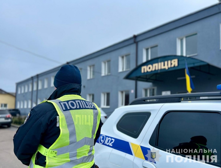 «Замінували» Звягельський райвідділ поліції — поліцейські розшукали мінера. Що відомо?