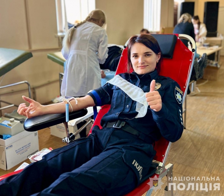 Звягельські поліцейські вкотре стали донорами крові