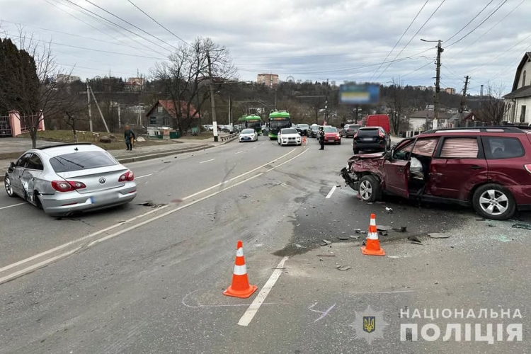 У Житомирі в подвійній ДТП травмовано трьох пасажирів